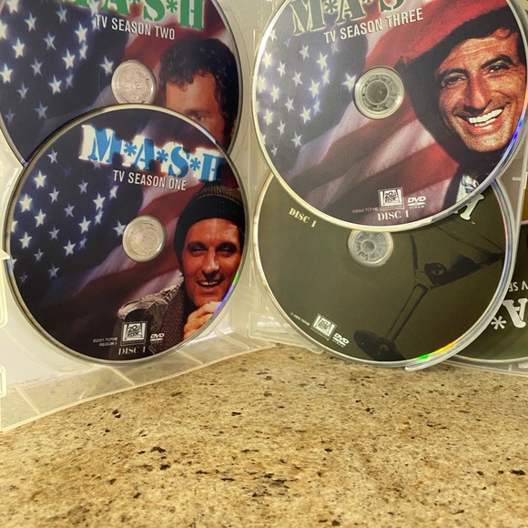 M*A*S*H The Complete Collection - Picture 5 of 6
